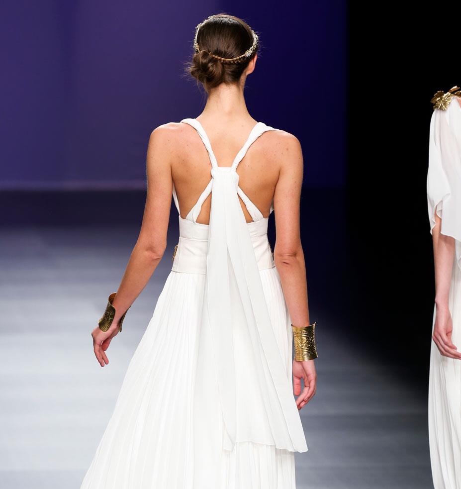 Φορέματα με ανοιχτή πλάτη